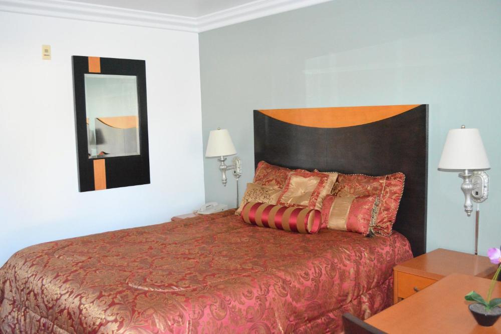 Queen Room with Two Queen Beds - Disability Access